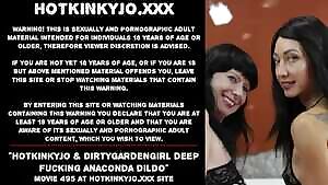 Hotkinkyjo & Dirtygardengirl deep fucking anaconda dildo