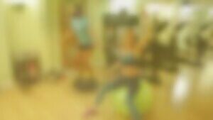 Amanda Holden showing us how she rides