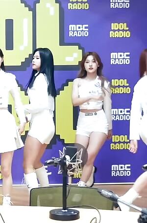 LOONA - Choerry & Olivia Hye