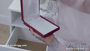 ⭐️Madison Ivy & Keiran Lee 🎬The Butler Did It 🆕bit.ly/BrazZers 🔜March 27, 2019 #Brazzers @brazzers