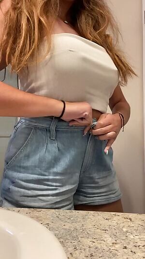 A little strep tease or you all😘