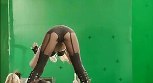 Jessica Alba smacking and shaking her ass