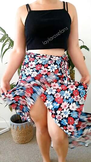 Just showing you how easy it would be to tear this skirt off my body 💃