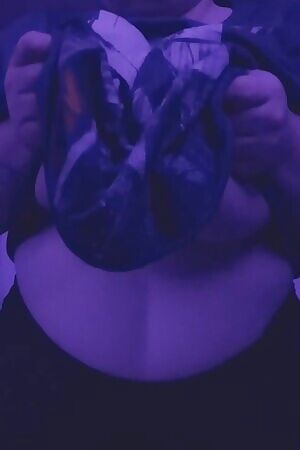 happppy saturday from me and my huge tits😘