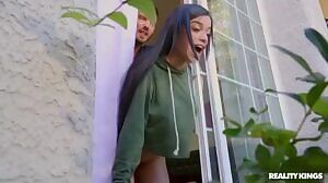 Savannah Sixx - Cum Through My Window