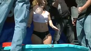 Phat Ass Midget Twerks At Wet T-Shirt Contest