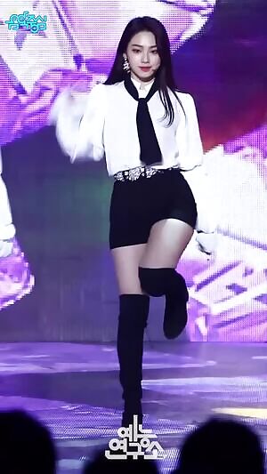 Gugudan - Mina