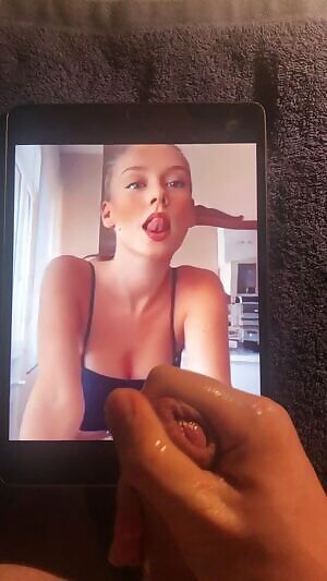 Ester Exposito cum shower