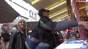 Lara, the queen of cumwalk