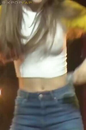 Mamamoo - Moonbyul Midriff