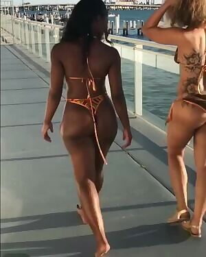 🚶🏾‍♀️🚶🏾‍♀️