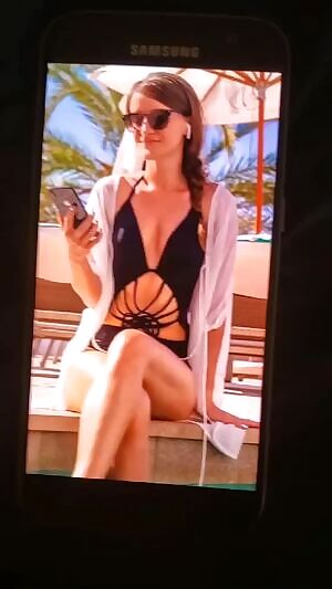 Jenna Ezarik. Ijustine's sister.