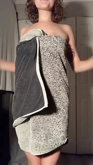 Hiding my hangers under this towel 😝