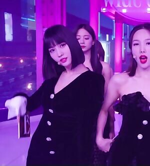 TWICE - Momo, Jihyo & Nayeon