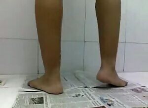 Indian girl drops a nice pile onto newspapers