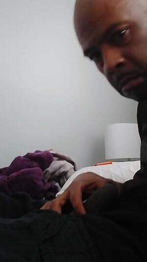 Hi Everyone 👋🏾, 2nd Selfsuck Vid: Sorry, I have to start flaccid, because my dick gets to big for my mouth, and I can only get a quarter way down, but I'm working on it👍🏽