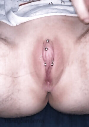 Wish it was someone else's hand down there.. 🤭