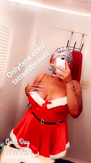 TattedBeautii- Sexy Christmas outfit