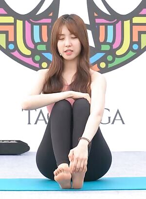 Dahye - yoga stretches